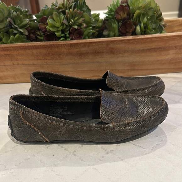 Born Amani Driver Loafer Snake Embossed Leather Moccasin womens size 7 EUC - Picture 1 of 7